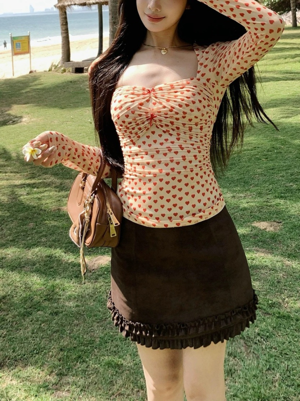 Pöttyös mintájú poliészter blúz, hosszú ujjú, négyszögletes gallér, karcsú szabás