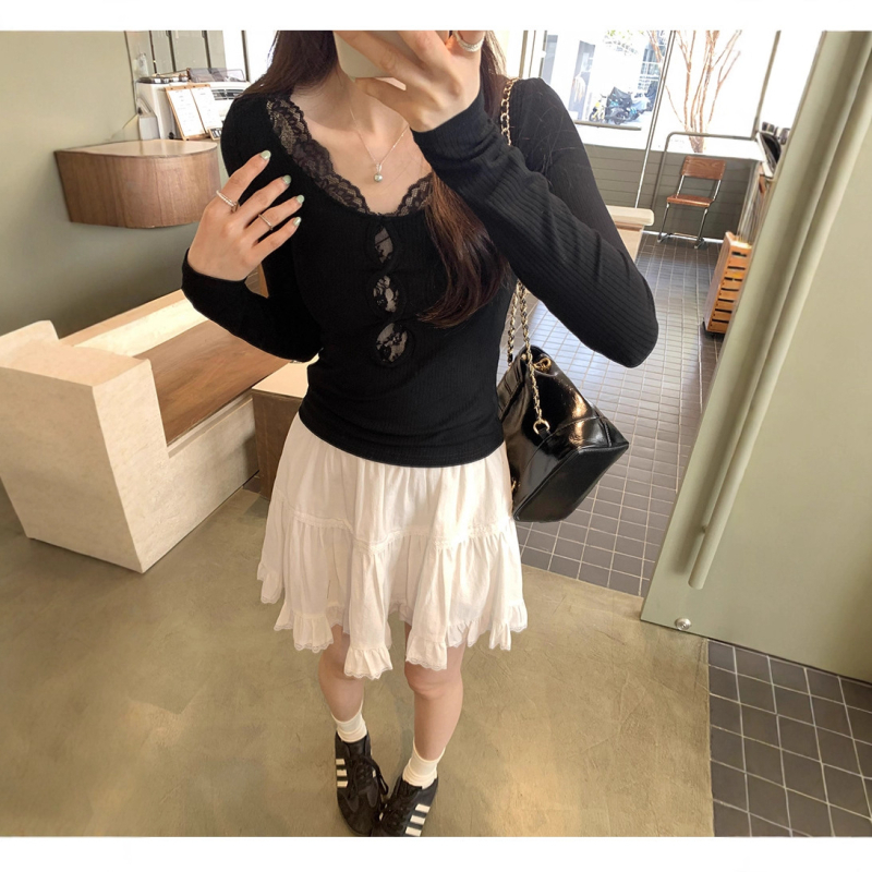 Слим фит полиестрова Т‑шърт с изрязана дантела и панели, дълги ръкави, V‑образно деколте