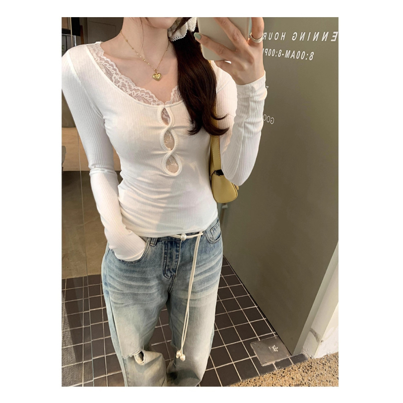 Слим фит полиестрова Т‑шърт с изрязана дантела и панели, дълги ръкави, V‑образно деколте