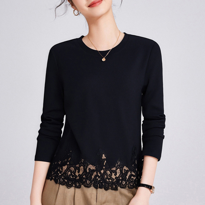 Majica od pamuka s rebrastom teksturom i čipkastim rubom na donjem dijelu, dugi rukavi, okrugli izrez, uski kroj