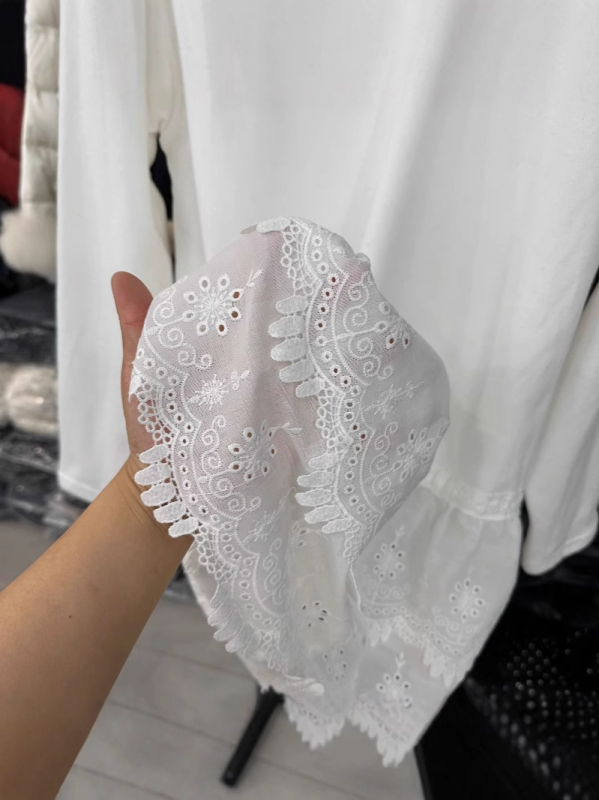 Hosszú ujjú felső, kör nyakkal, 95% poliészter rostokból álló keverék, 2025 tavasz