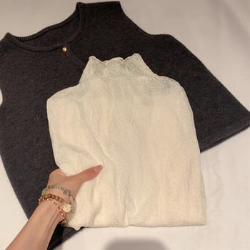 Топ с мрежеста дантела и бродерия, кръгло деколте, дълги ръкави, свободен силует, памук-вискозна смес