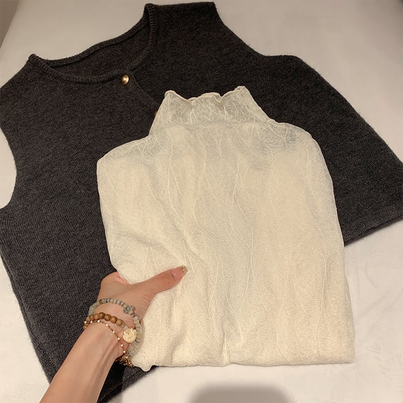 Топ с мрежеста дантела и бродерия, кръгло деколте, дълги ръкави, свободен силует, памук-вискозна смес