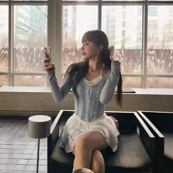 Pamut hosszú ujjú póló kapucnival, U-nyakkal, szűk szabásvonal, aranyos stílus