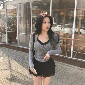 Pamut hosszú ujjú póló kapucnival, U-nyakkal, szűk szabásvonal, aranyos stílus