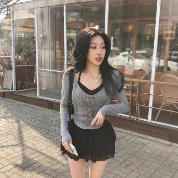 Pamut hosszú ujjú póló kapucnival, U-nyakkal, szűk szabásvonal, aranyos stílus