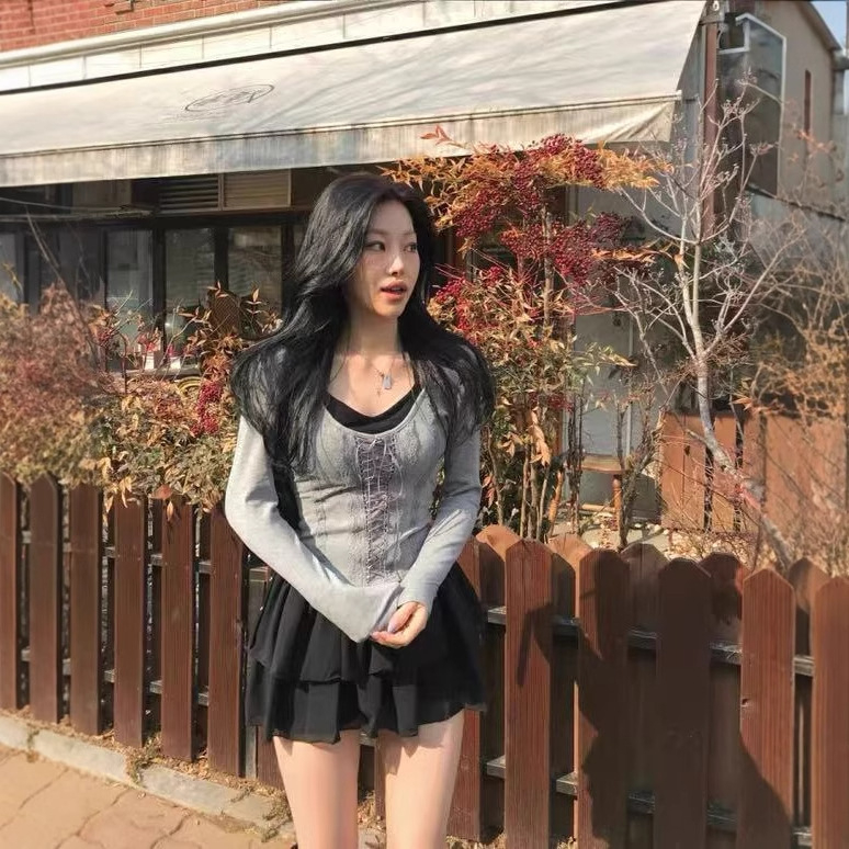 Pamut hosszú ujjú póló kapucnival, U-nyakkal, szűk szabásvonal, aranyos stílus