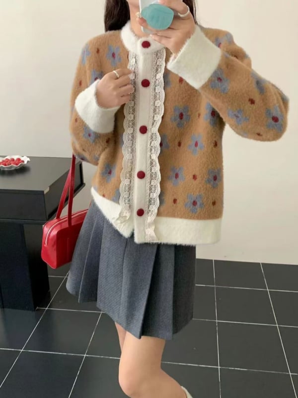 Francuski stil: pleteni kardigan s kontrastnim blokovima boja, čipkasti patchwork i naglasci od lažne norke, debelo pletenje, okrugli ovratnik, dugi rukavi, lagan kroj