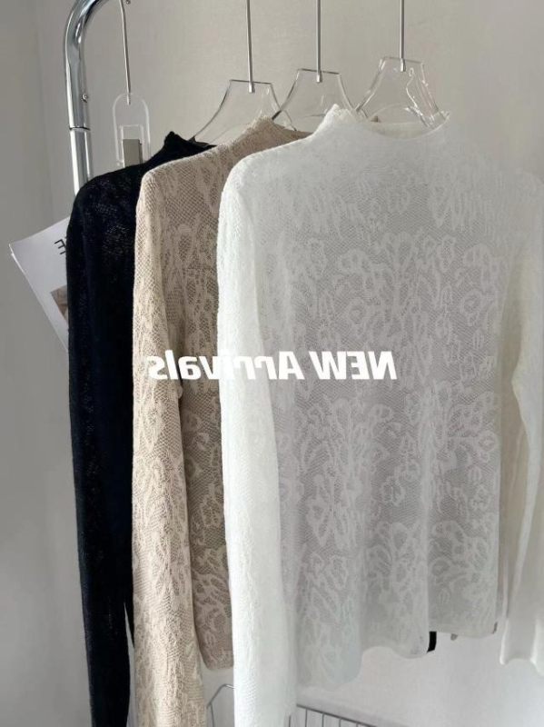 Vuneni džemper s čipkom Jacquard, uskim krojem, dugim rukavima, nizak okrugli izrez