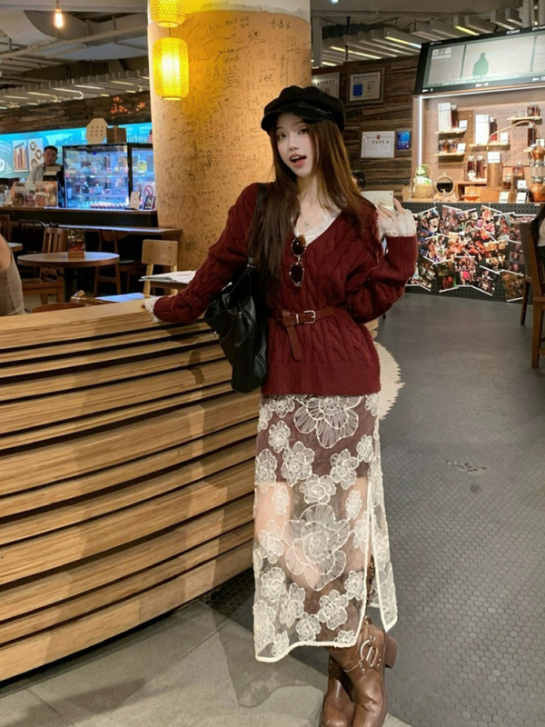 Top s čipkom i mrežom, V-izrez, dugi rukavi, jednofarbni uzorak