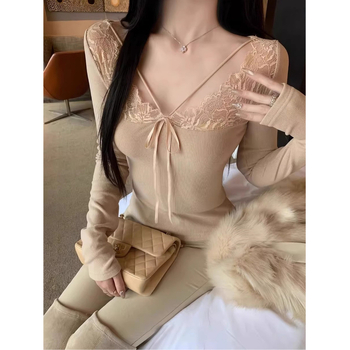 Top tricotat ribat cu decolteu în V și dantelă interioară - mâneci lungi, croială Slim Fit, viscoză cu țesătură plată