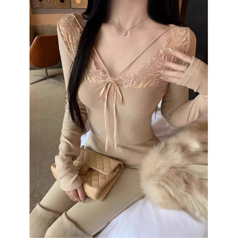 Top tricotat ribat cu decolteu în V și dantelă interioară - mâneci lungi, croială Slim Fit, viscoză cu țesătură plată