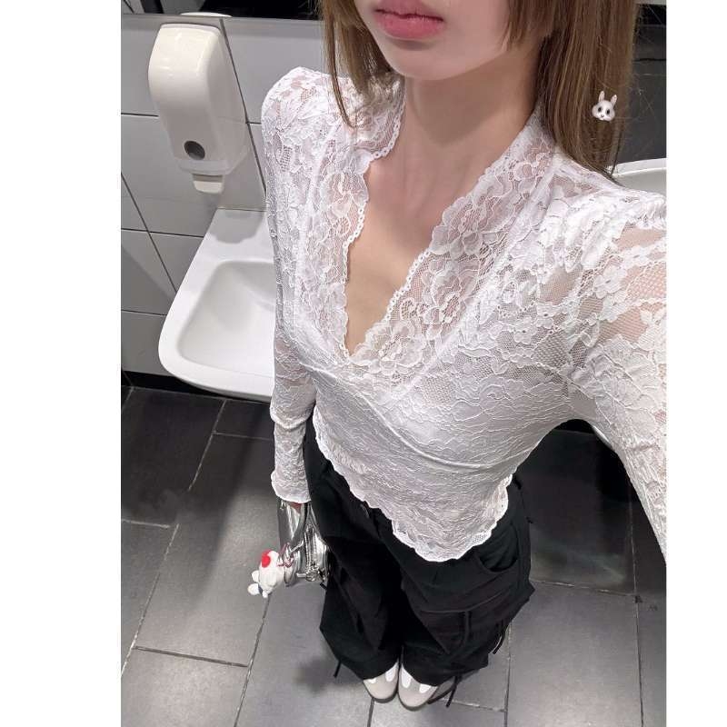 Ženska čipkasta bluza s V-izrezom, uski kroj, ultra kratka duljina, dugi rukavi s princes stilom