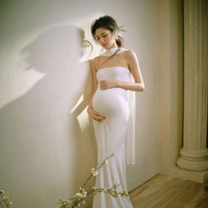 Костюм за фотосесия на бъдеща майка — без ръкави, средно дълга пола, полиестерна тъкан, 90–95% полиестер, стил свеж и сладък