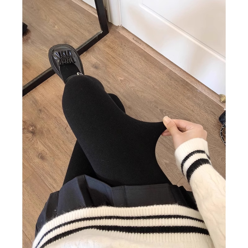 Anyasági leggings fleece belső bélésű, vastag téli modell, magas derék, viszkóz rost 90–95%, nagy rugalmasság