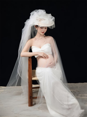 Set za photoshooting trudnice – bezrukavni kostim s suknjom, književno retro stil, midi duljina suknje, 90–95% poliester