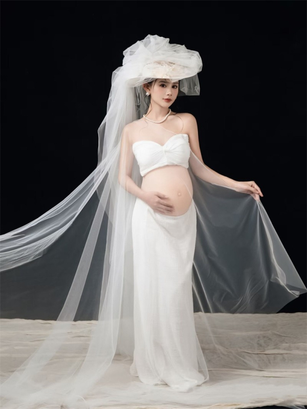 Set za photoshooting trudnice – bezrukavni kostim s suknjom, književno retro stil, midi duljina suknje, 90–95% poliester