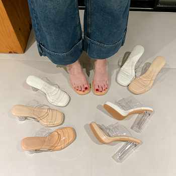 PVC felsőrészes magas sarkú szandálok, kristályos díszítéssel, négyzetes orr, alacsony felső rész, gumírozott talp, 2025 nyár