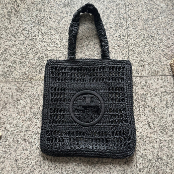 Slamnata tote torba s vertikalnim kvadratnim oblikom, unutarnji džepovi za telefon, osobnu iskaznicu i prijenosno računalo, s dvostrukim naramenicama