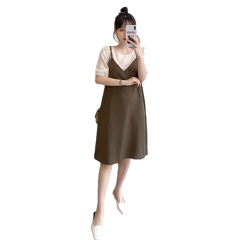 Рокля за бременни – лято 2023, свободен силует, patchwork дизайн, фиктивен двукомпонентен стил, къс ръкав, кръгло деколте, средна дължина, полиестер