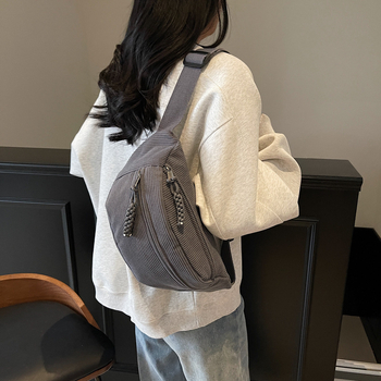 Corduroy crossbody torba s urbanim minimalističkim stilom, vanjska tkanina najlon, zatvarač, podstava poliester, proljeće 2025