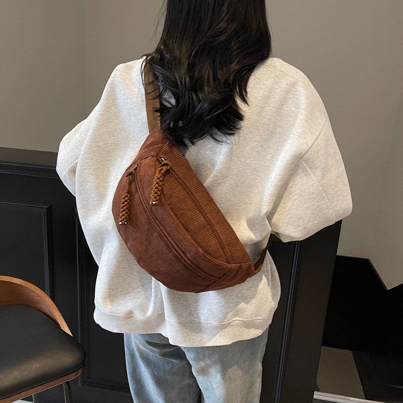 Corduroy crossbody torba s urbanim minimalističkim stilom, vanjska tkanina najlon, zatvarač, podstava poliester, proljeće 2025