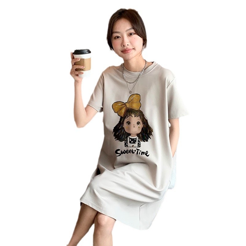 Майчинска лятна рокля за бременни — кръгло деколте, ръкав ¾, полиестерова материя, принт карикатура, миди дължина