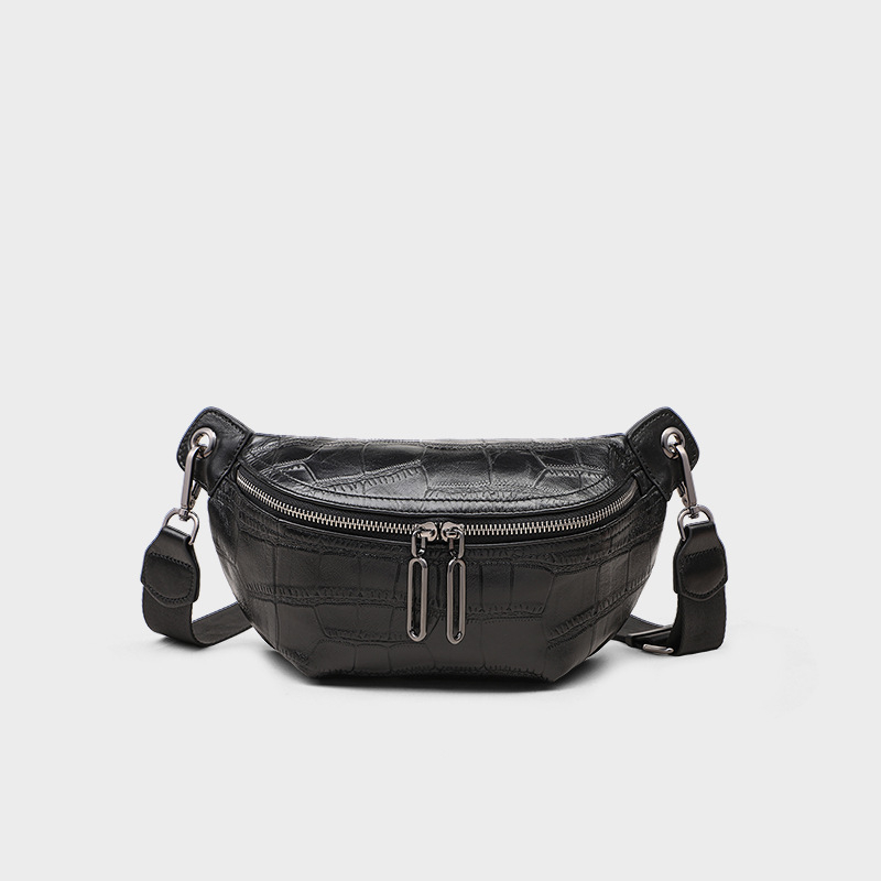 Crossbody torba • Ulični trend stil • ovčja koža + sintetička koža • zatvaranje na zip • Zima 2025