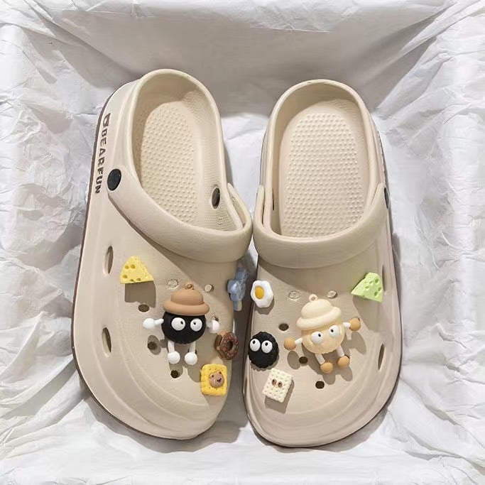 Crocs-stílusú EVA szandál, uniszex, EVA felsőrész és talp, talp vastagsága 2–3 cm, könnyű, csúszásmentes, vízálló