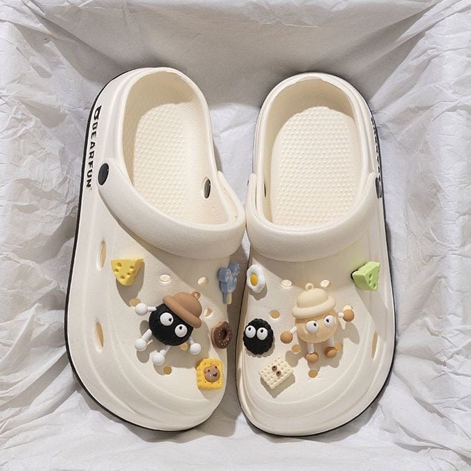 Crocs-stílusú EVA szandál, uniszex, EVA felsőrész és talp, talp vastagsága 2–3 cm, könnyű, csúszásmentes, vízálló