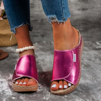 Női római stílusú vastag talpú szandál, széles pánttal, négyszögletes orral, gumírozott talppal, nyár 2024