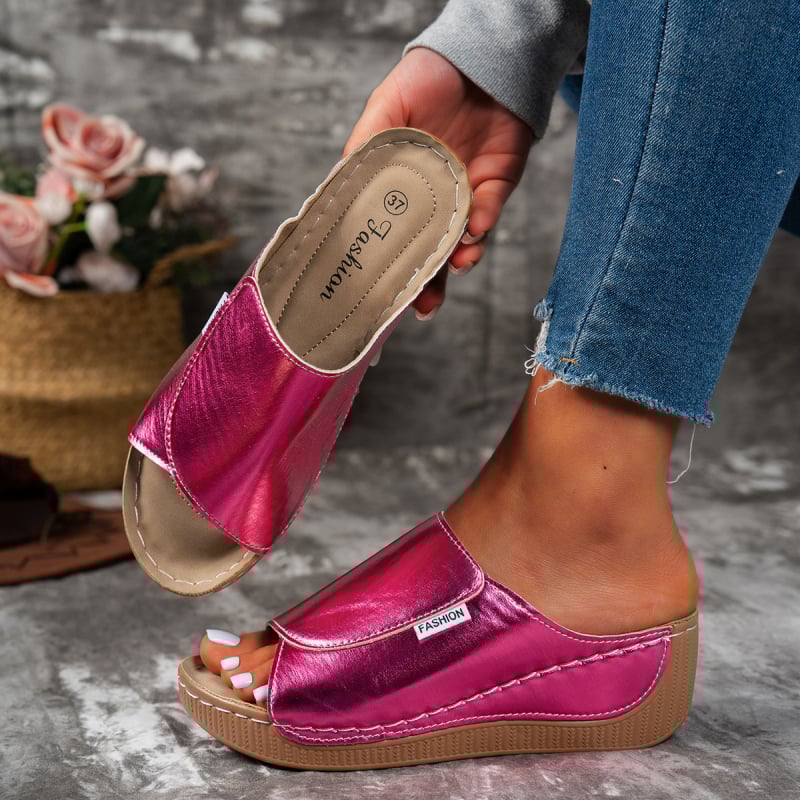 Női római stílusú vastag talpú szandál, széles pánttal, négyszögletes orral, gumírozott talppal, nyár 2024