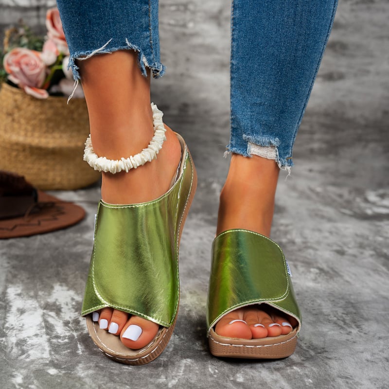 Női római stílusú vastag talpú szandál, széles pánttal, négyszögletes orral, gumírozott talppal, nyár 2024