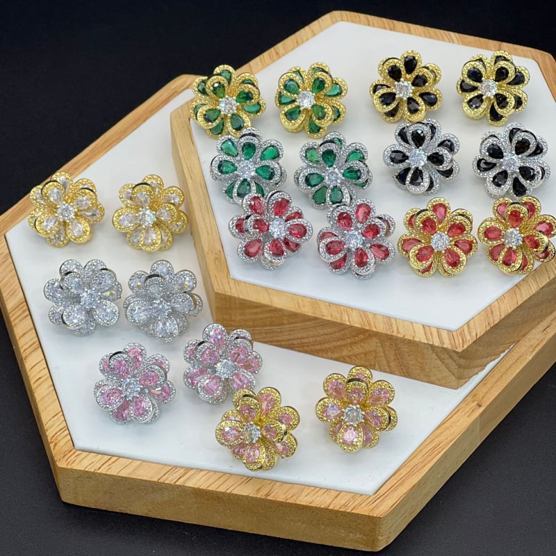 Овеци: цирконено цвете с диамантена обработка, стил лек лукс, ушни игли от неръждаема стомана