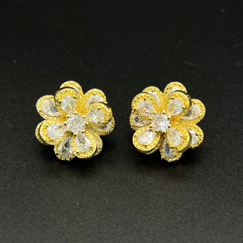 Овеци: цирконено цвете с диамантена обработка, стил лек лукс, ушни игли от неръждаема стомана