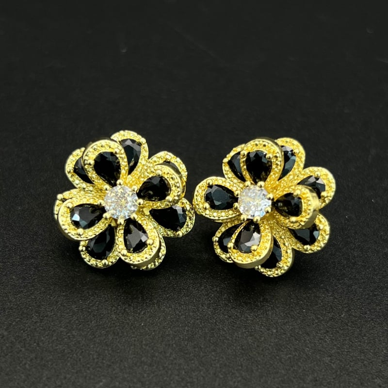 Овеци: цирконено цвете с диамантена обработка, стил лек лукс, ушни игли от неръждаема стомана