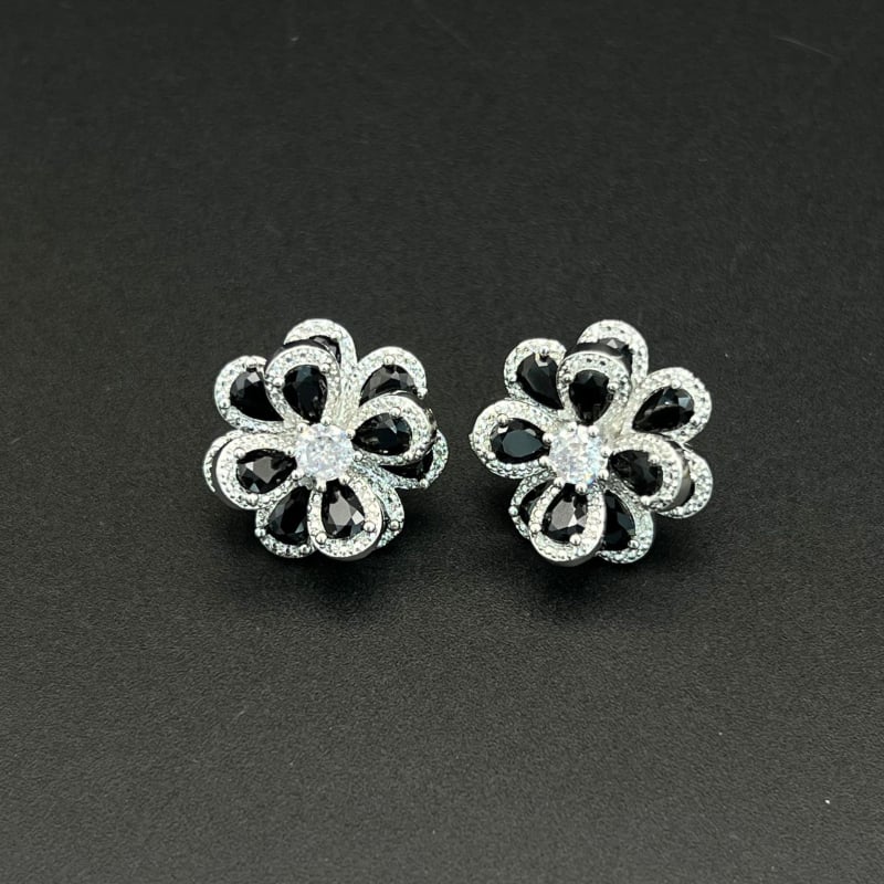 Овеци: цирконено цвете с диамантена обработка, стил лек лукс, ушни игли от неръждаема стомана