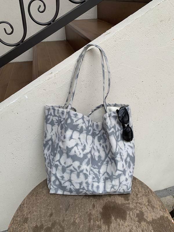 Platnena tote torba — gradski stil, otvoreni gornji dio, uspravni kvadratni oblik, unutarnji džep za mobitel
