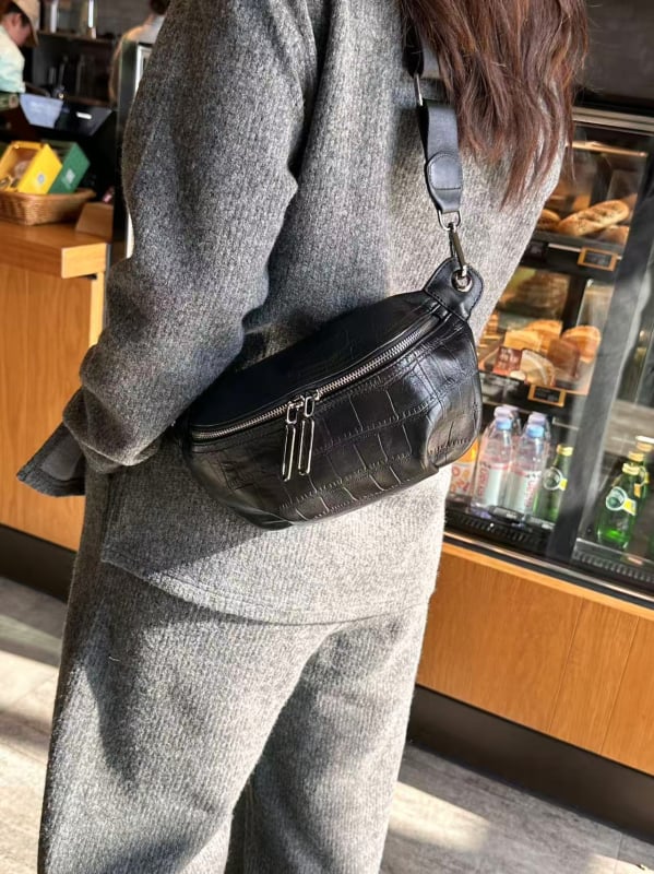 Ženska torbica od prave kože, crossbody torba s elegantnim sedlastim dizajnom i širokim remenom