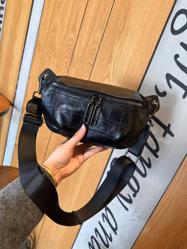 Ženska torbica od prave kože, crossbody torba s elegantnim sedlastim dizajnom i širokim remenom