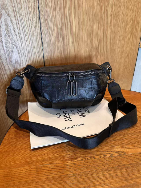 Ženska torbica od prave kože, crossbody torba s elegantnim sedlastim dizajnom i širokim remenom