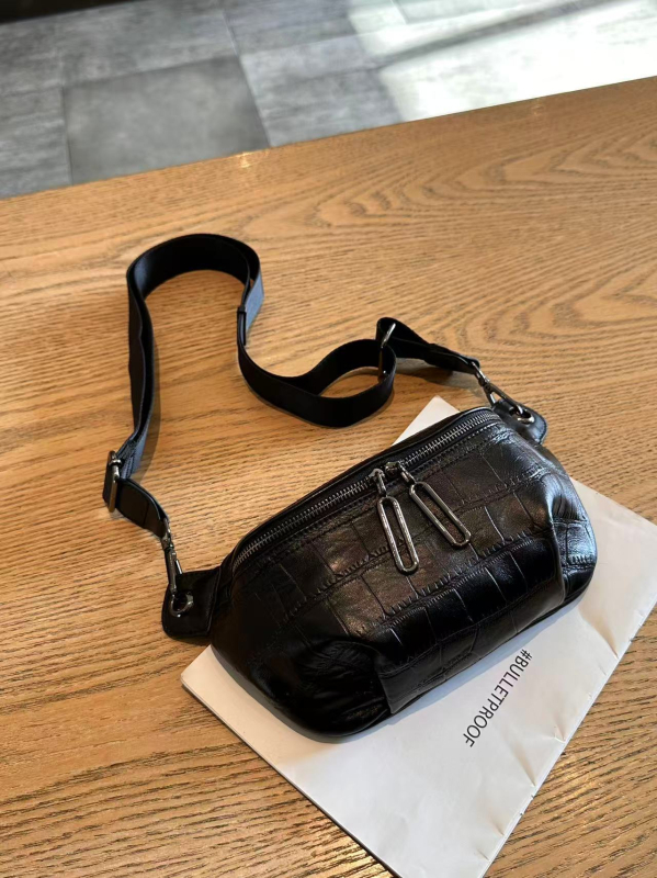 Ženska torbica od prave kože, crossbody torba s elegantnim sedlastim dizajnom i širokim remenom