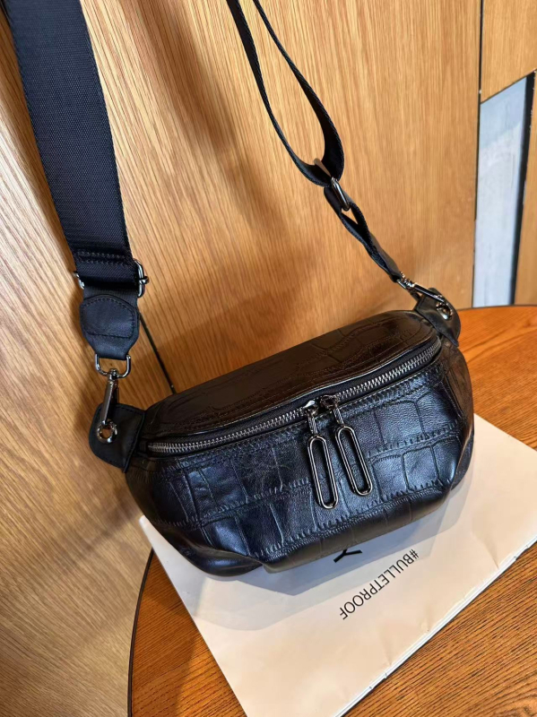 Ženska torbica od prave kože, crossbody torba s elegantnim sedlastim dizajnom i širokim remenom