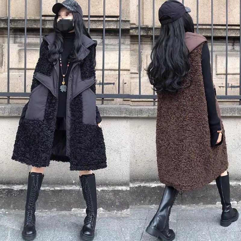 Качулеста жилетка от агнева вълна, ултра къса дължина, V‑образно деколте, пълнеж от вълна