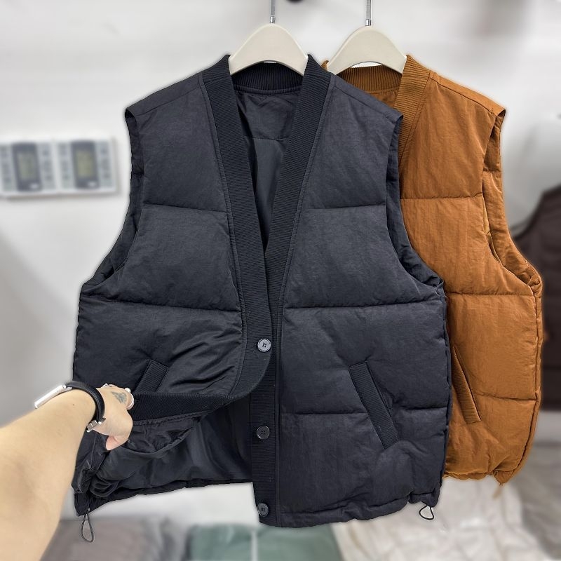 V-образно деколте, жилет с пълнител от вълна, плат от овча вълна, ултра‑къс силует, закопчаване с едно копче