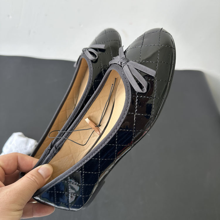 Dječje slip-on cipele od PU kože, prozračne, niskog izreza, gumena potplata, elastična traka (PU gornji dio; slip-on; niskog izreza; prozračne; gumena potplata)