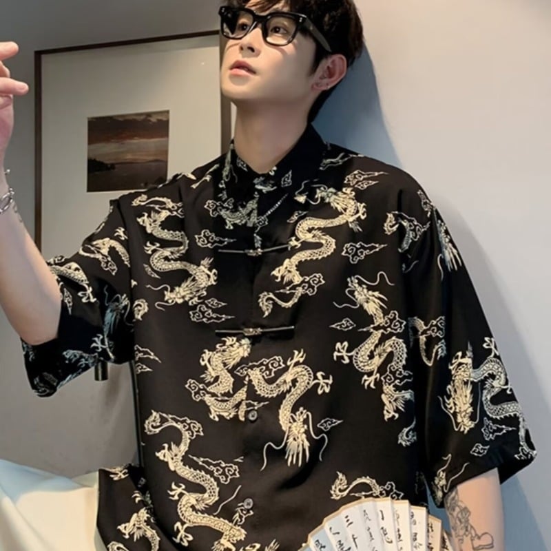 Muška košulja u kineskom Tang stilu, reverni ovratnik, slobodan kroj, poliester, uzorak s raspuklim cvijećem, pola rukava