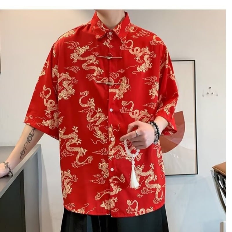 Muška košulja u kineskom Tang stilu, reverni ovratnik, slobodan kroj, poliester, uzorak s raspuklim cvijećem, pola rukava