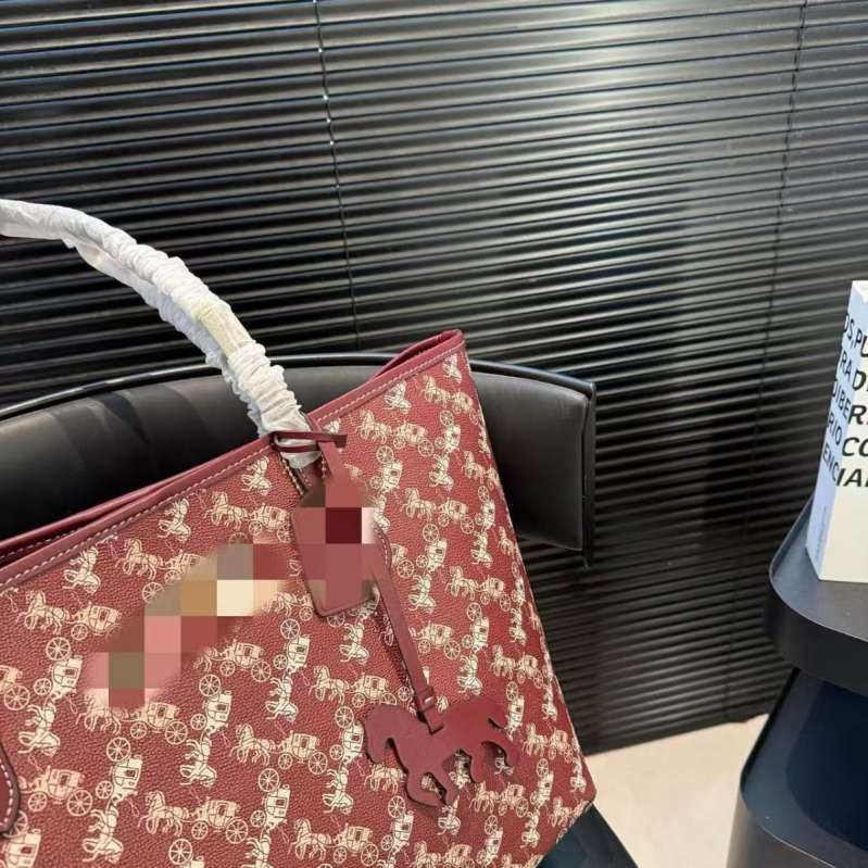 OO City33 Tote torba – PVC, vodoravan pravokutni oblik, magnetska kopča, dvostruki remeni, unutarnja pretinac sa zipom