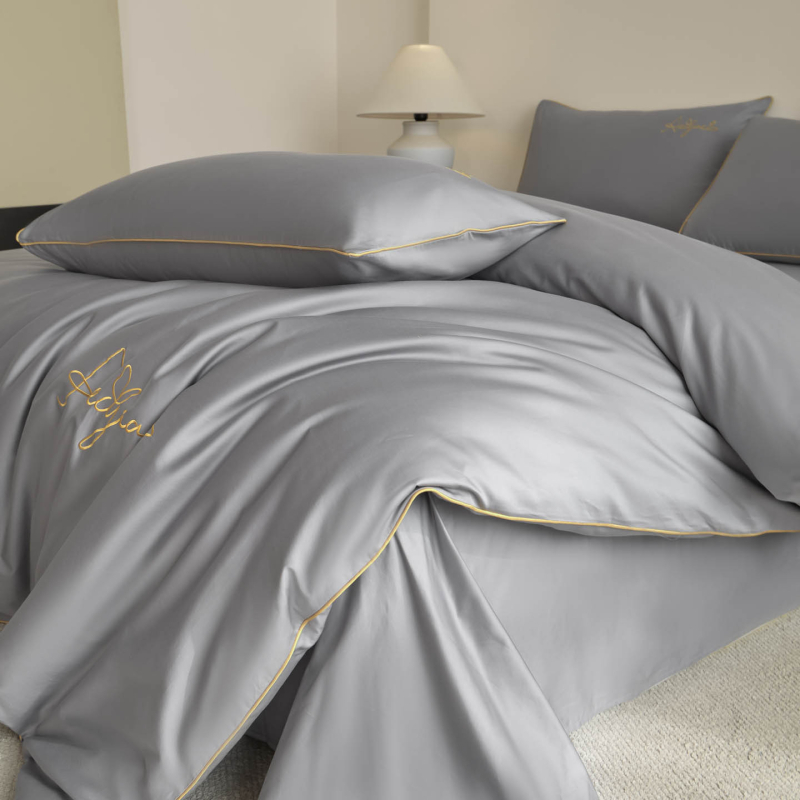 Set posteljine od 100% pamuka, twill tkanina, četiri dijela, za sve godišnje doba, izvezen, gustoća tkanja 133x72, masa 2500–3000 g